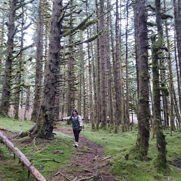 Meet your Posher, Michelle - Picture 1 of 1